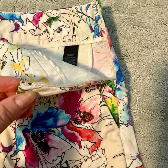 Express shorts Size 4 - Picture 3 of 4